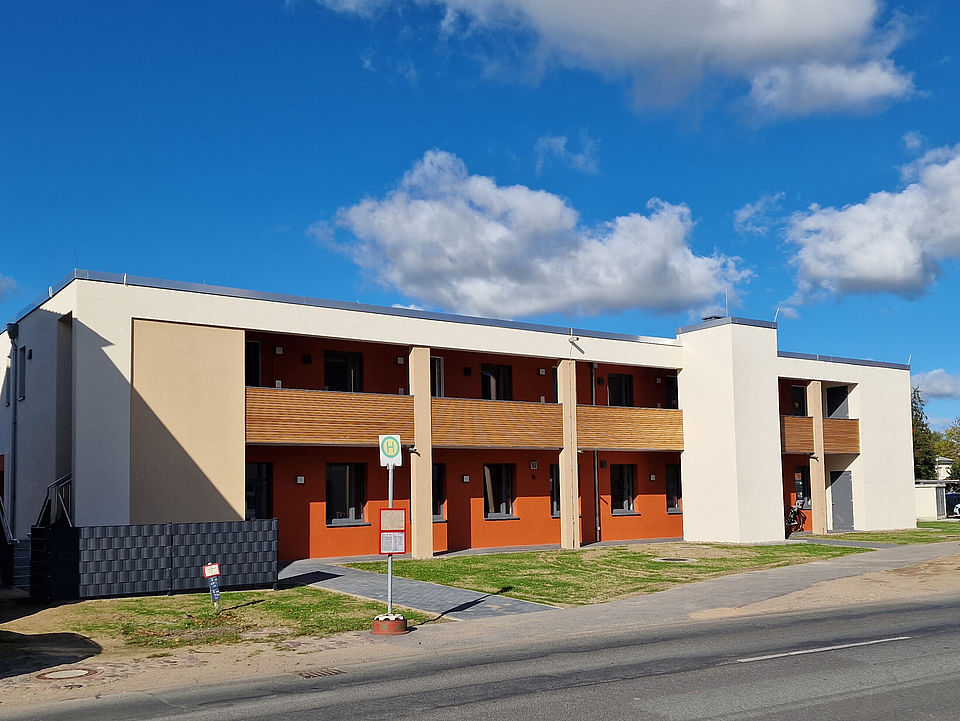 Bild zeigt eine Gebäudeansicht der Seniorenwohngemeinschaft