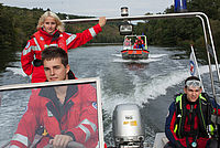 Bild zeigt Wasserwachtboote im Einsatz