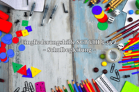 Bild zeigt einen Dielenfußboden mit ganz verschiedenen Schul- bzw. Büromaterialien, Stifte, Würfel, Klebeband Büroklammern usw. in der Mitte steht der Schriftzug Eingliederungshilfe SGB 8