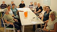 Bild zeigt Mitglieder des DRK Ortsverein West bei der Beratung im Begegnungszentrum in der Kita Bärenhaus in Güstrow