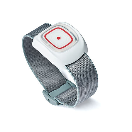 Bild zeigt den Funksender als Armband zu tragen