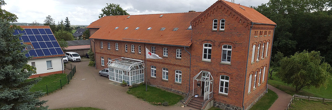Bild zeigt das Gebäude des Jugendhilfezentrums Friedrichshagen
