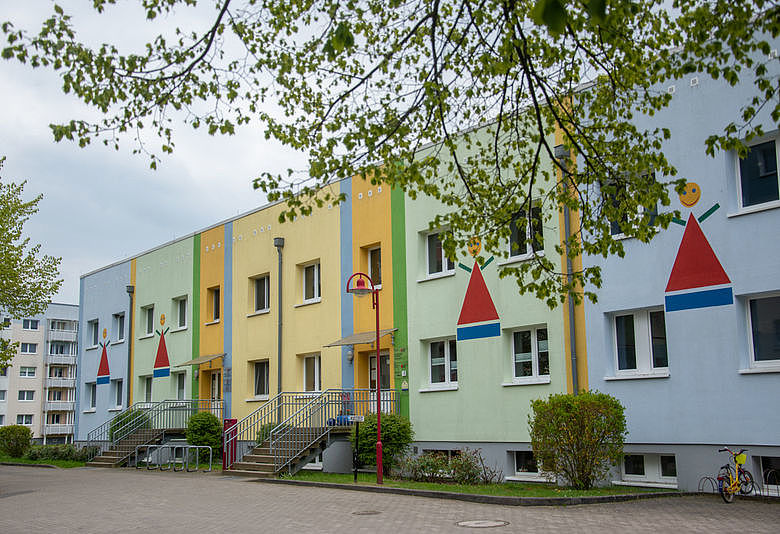 Bild zeigt das Gebäude der DRK Kita "Märchenland"