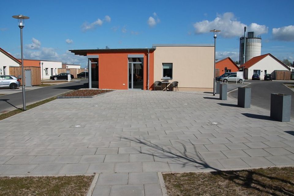 Bild zeigt den großen Terrassenplatz