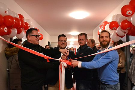 Bild zeigt Gunnar Quaas, Alexander Plass,  Marcus Loh und Maximilian Menke beim durchschneiden des Bandes zur Eröffnung 