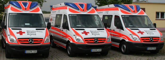 Bild zeigt die Rettungswagen der Rettungsdienst Güstrow gGmbH