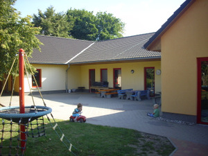 Bild zeigt das Gebäude der DRK Kita "Biene Maja"